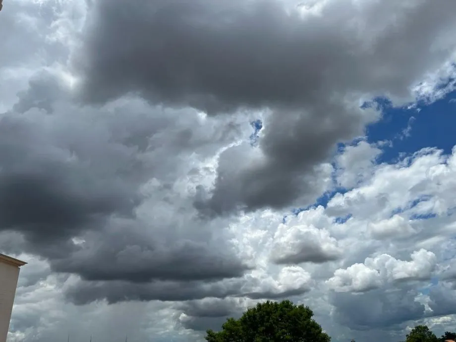 Fim de semana deve ter tempo firme e máximas de até 32°C em cidades de MT