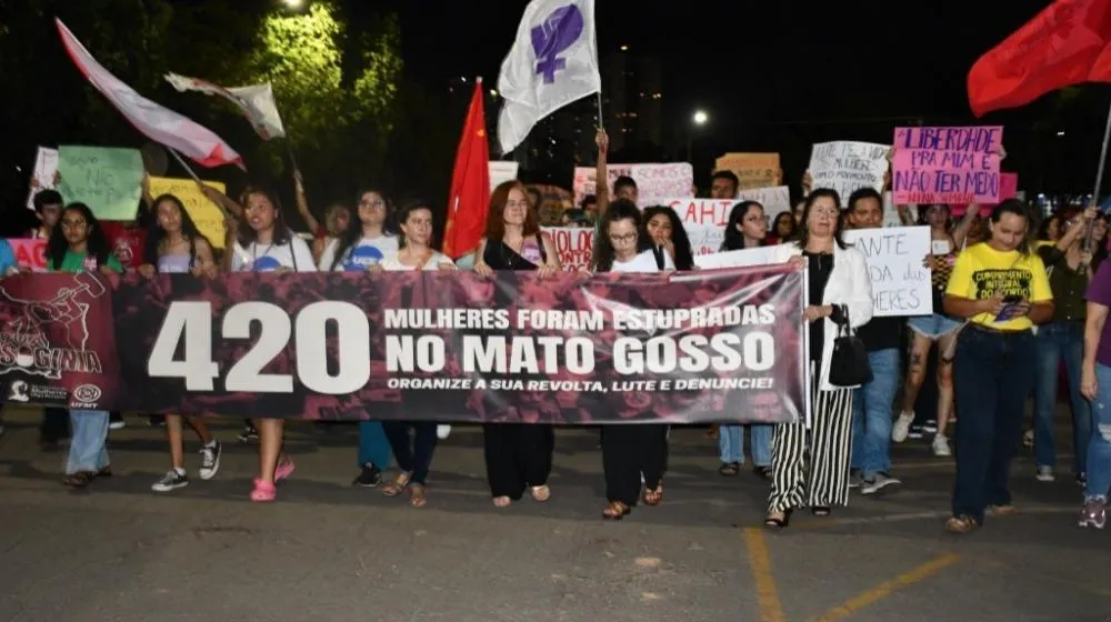 Alunos da UFMT fazem ato pedindo expulsão de responsáveis por lista de ‘estupráveis’