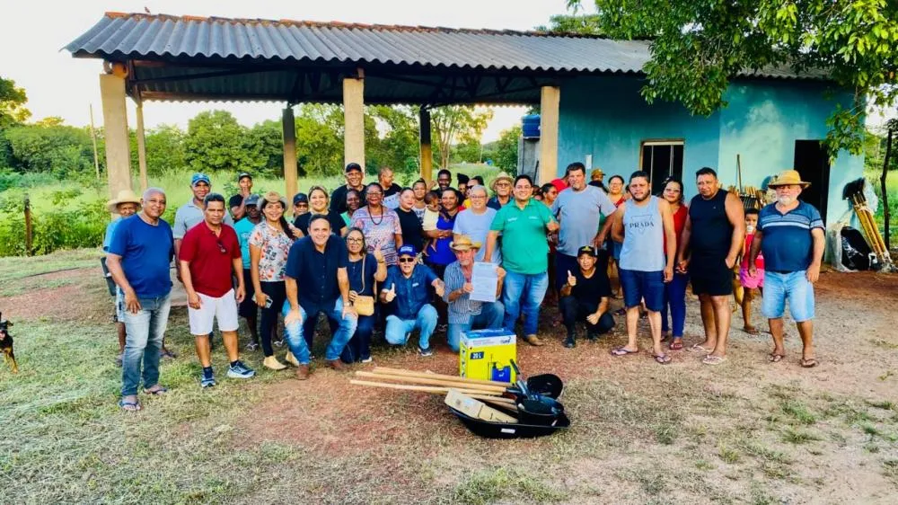 Comunidade de Pai André recebe kits de ferramentas e novos implementos